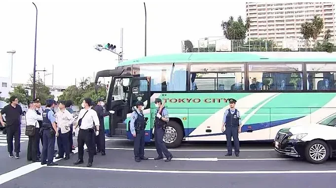 两中国留学生巴士上起争执，竟拿起菜刀狂砍同胞，鲜血四溅！同车乘客吓傻（视频/组图） - 1