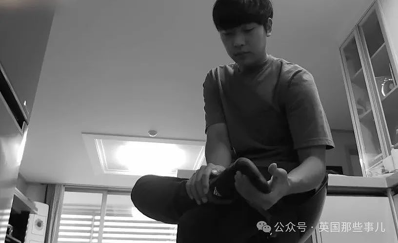 超柔韧韩国小哥：手腕能拧360°、回头不用动身体！路人看呆：橡胶成精啊？（组图） - 24