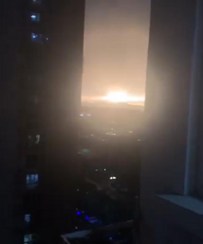 央视被雷劈，北京夜间出太阳，气象台4预警齐发（组图） - 4