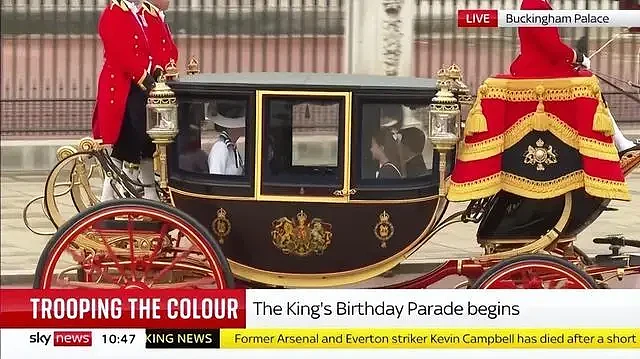 凯特王妃穿白衣现身！棱角分明表情严肃，9岁夏公主坐在爸爸对面（组图） - 9