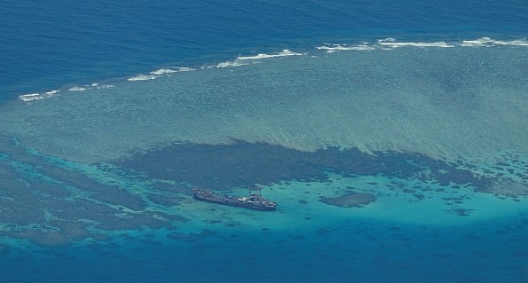冲突升级！菲律宾船只非法闯入仁爱礁，与中国海警船擦碰（组图） - 1