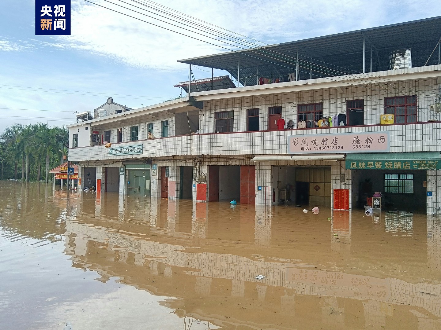 广东梅州暴雨成灾多处山洪山崩，已致5死15失踪，13人仍受困（组图） - 1