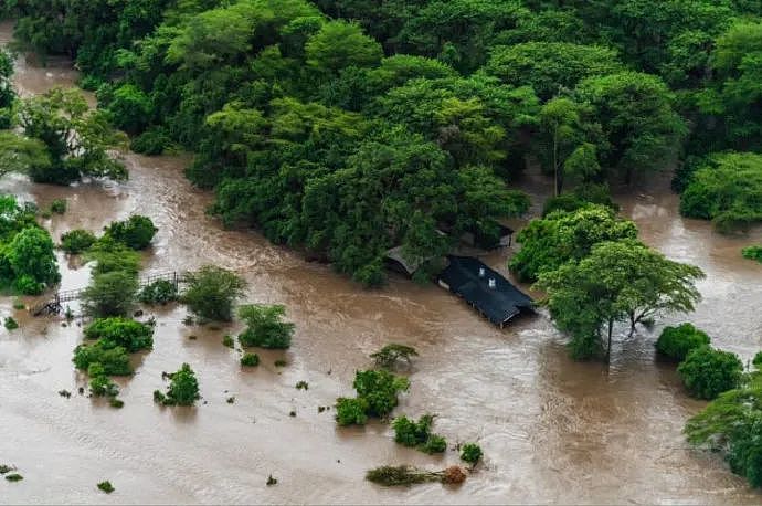 肯尼亚史诗级洪水：中国游客的生死12小时（组图） - 4