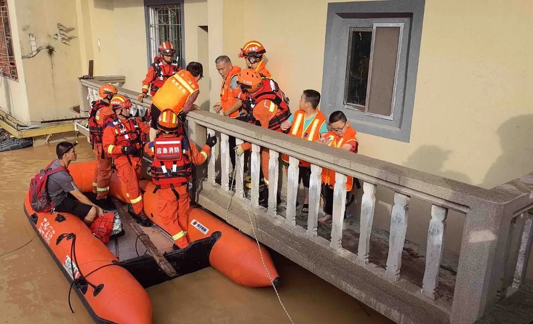 广东梅州暴雨成灾多处山洪山崩，已致5死15失踪，13人仍受困（组图） - 2