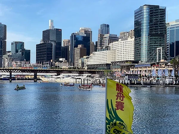 中澳总理年度会晤今日于堪培拉议会大厦举行，李强宣布对澳大利亚实行单方面免签，联合成果声明，中国在全球绿色转型中扮演重要角色 - 46