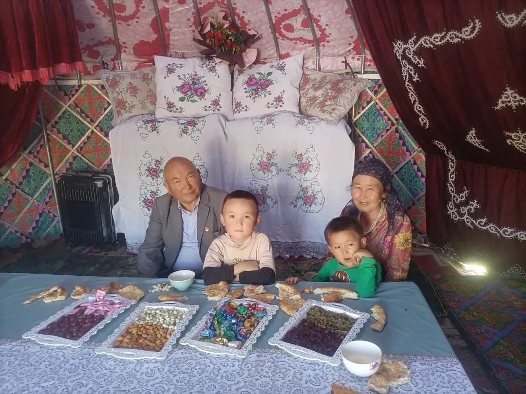 【社交】新疆有家奇怪的超市：老板只送不卖，还帮着调解家事，亏本10年老板娘却笑着支持（组图） - 6