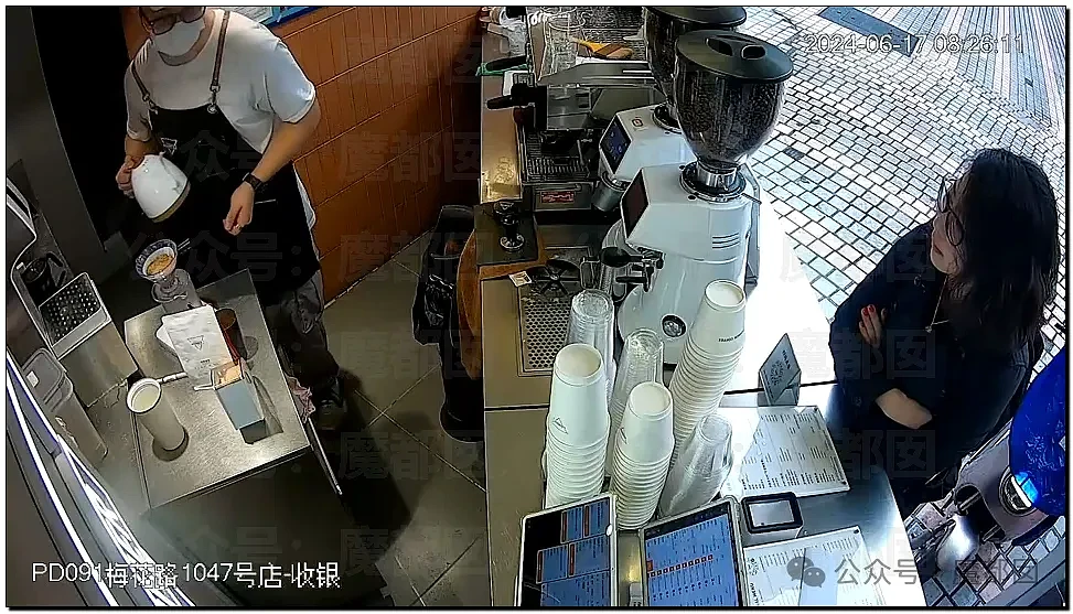热搜第一！Manner咖啡员工嘶吼泼咖啡粉、殴打女顾客引发爆议（视频/组图） - 47