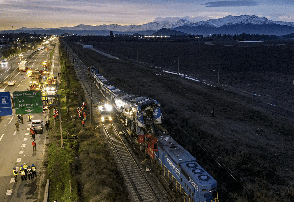 智利火车迎头对撼“迭罗汉”致2死 ！9伤者包括4华人（组图） - 4