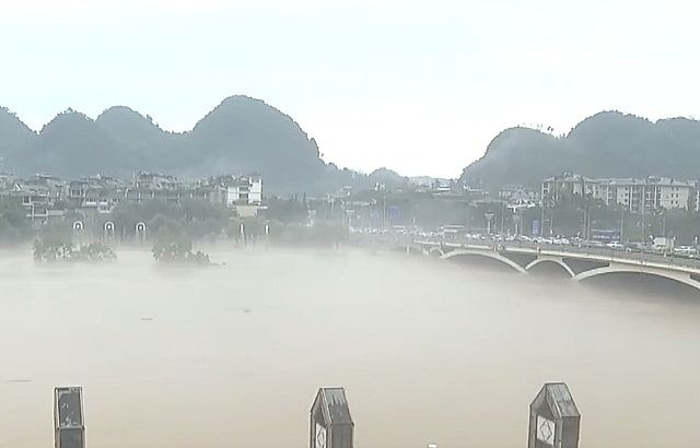 桂林暴雨：98年来最大洪水车站停运，药店被淹20岁女店员不幸遇难（组图） - 9
