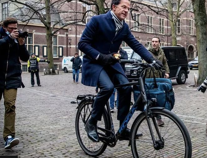 荷兰首相将成北约新掌门：57岁没结婚，爱用老式诺基亚（组图） - 2