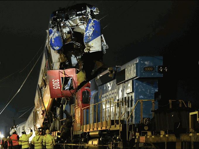 智利火车迎头对撼“迭罗汉”致2死 ！9伤者包括4华人（组图） - 1