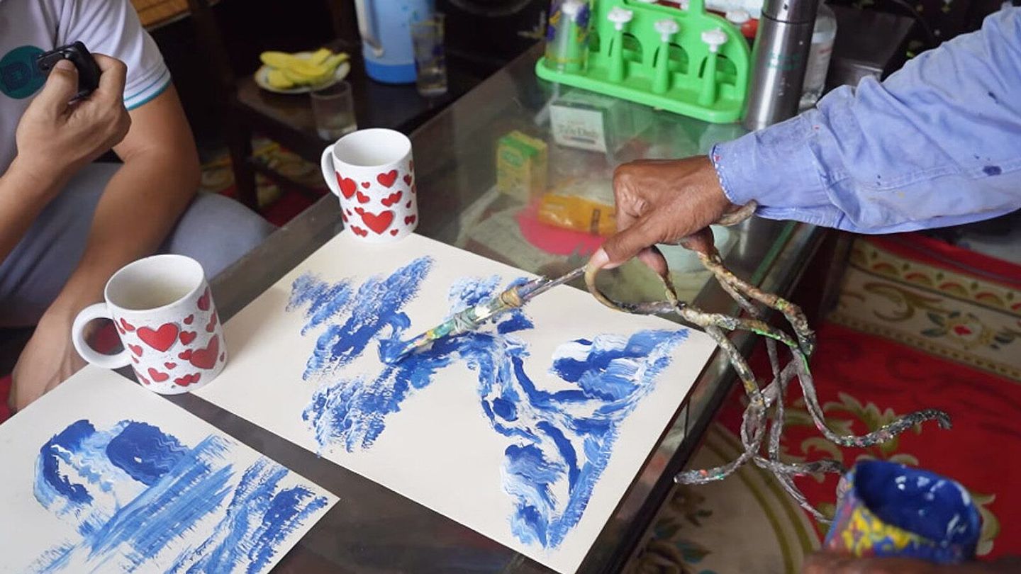 66岁画家33年没剪指甲，从没洗过手，这样工作…（组图） - 4