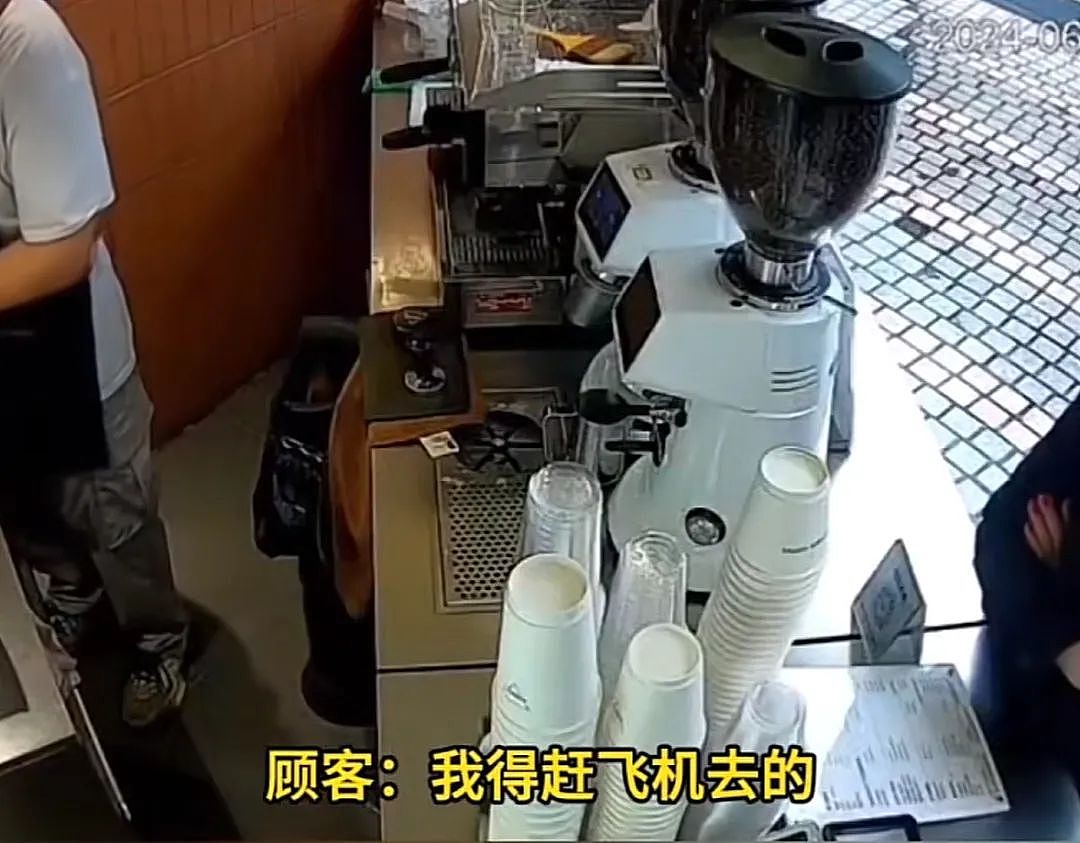 全网热传“上海咖啡店发疯30秒”视频流出，暴露年轻人的悲哀困境（组图） - 11