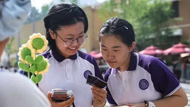 张雪峰现象：流量时代下，中国高考志愿填报如何做成了一门大生意（组图） - 5