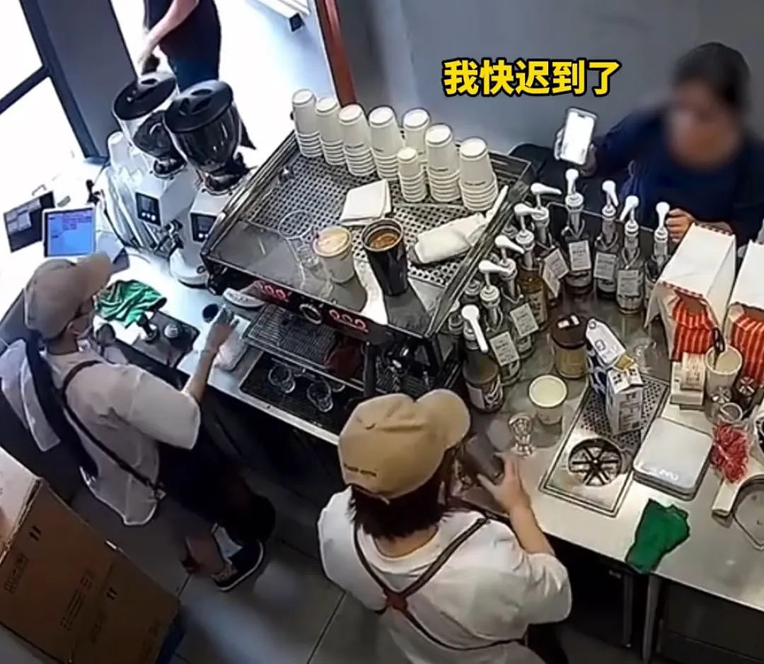 全网热传“上海咖啡店发疯30秒”视频流出，暴露年轻人的悲哀困境（组图） - 3