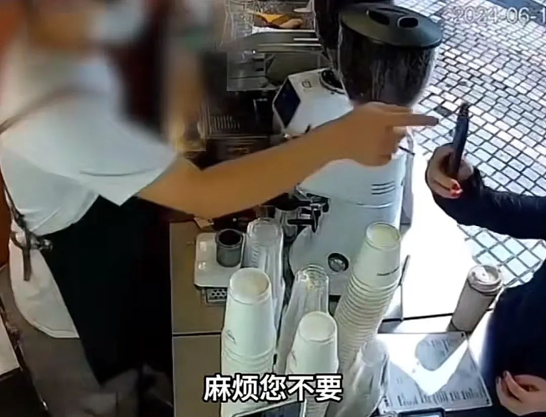 全网热传“上海咖啡店发疯30秒”视频流出，暴露年轻人的悲哀困境（组图） - 12