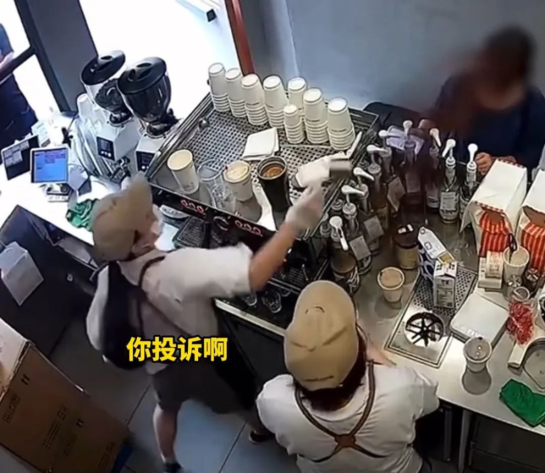 全网热传“上海咖啡店发疯30秒”视频流出，暴露年轻人的悲哀困境（组图） - 9