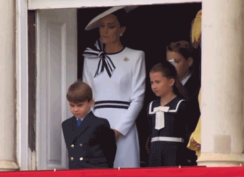 “我毛骨悚然了！”王室粉丝惊呼：夏洛特公主与另一位皇室成员惊人相似…（组图） - 15