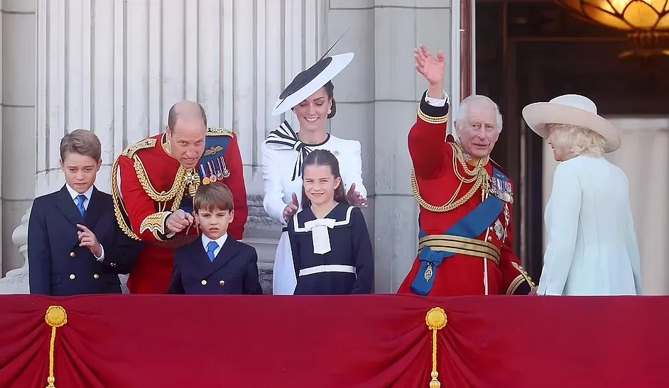 “我毛骨悚然了！”王室粉丝惊呼：夏洛特公主与另一位皇室成员惊人相似…（组图） - 14