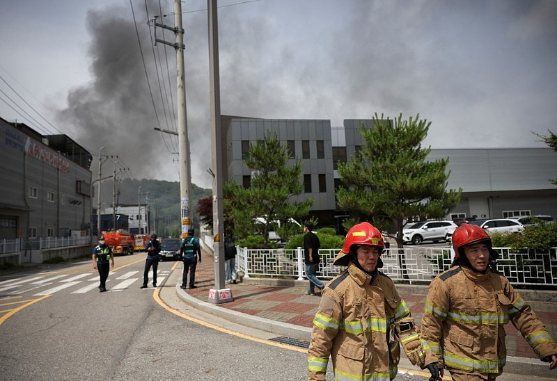 23死！17名中国公民遇难！韩国锂电池厂发生火灾，现场画面曝光（视频/组图） - 5