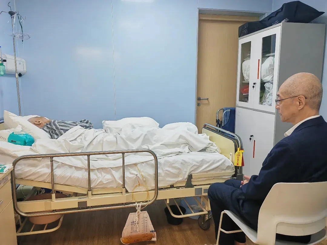 到底是谁的问题？上海一69岁男子带96岁母亲“酒店养老”十年，现在遭集体拉黑（组图） - 8