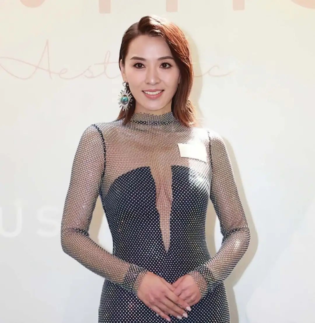 50岁TVB知名女星穿泳装出镜，腰间零赘肉，网友大赞：身材不输20岁少女（组图） - 6