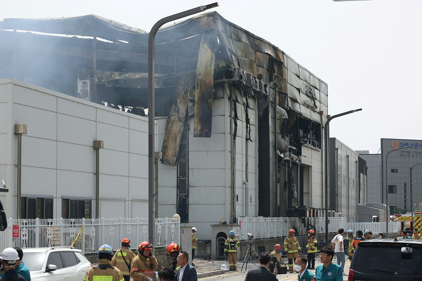 韩国工厂火灾22死包括19中国人，官方：从电池冒烟至满场火焰仅15秒（视频/组图） - 6