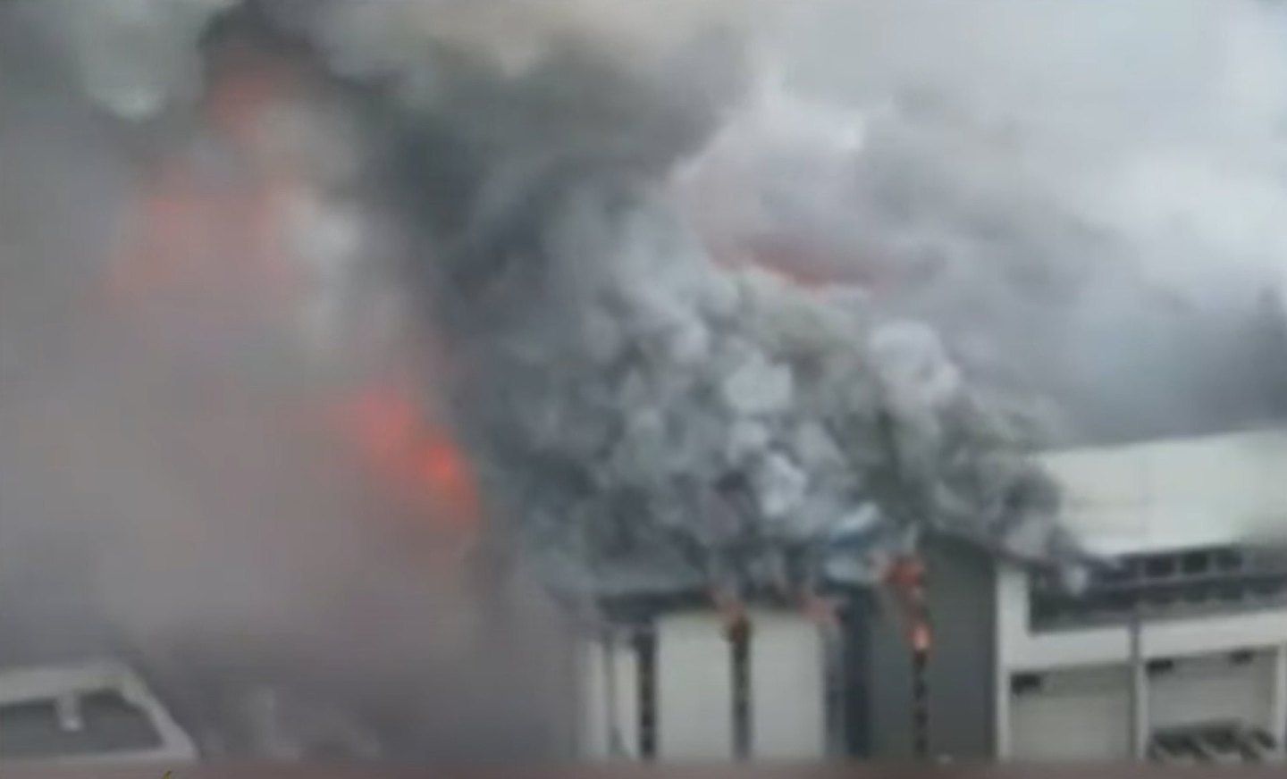 韩国工厂火灾22死包括19中国人，官方：从电池冒烟至满场火焰仅15秒（视频/组图） - 3
