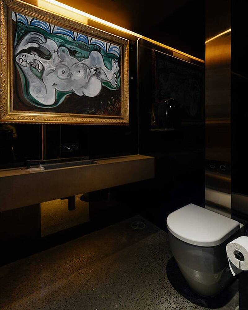 塔州博物馆女性休息室被告性别歧视，策展人气到把毕卡索画作挂在女厕（组图） - 2