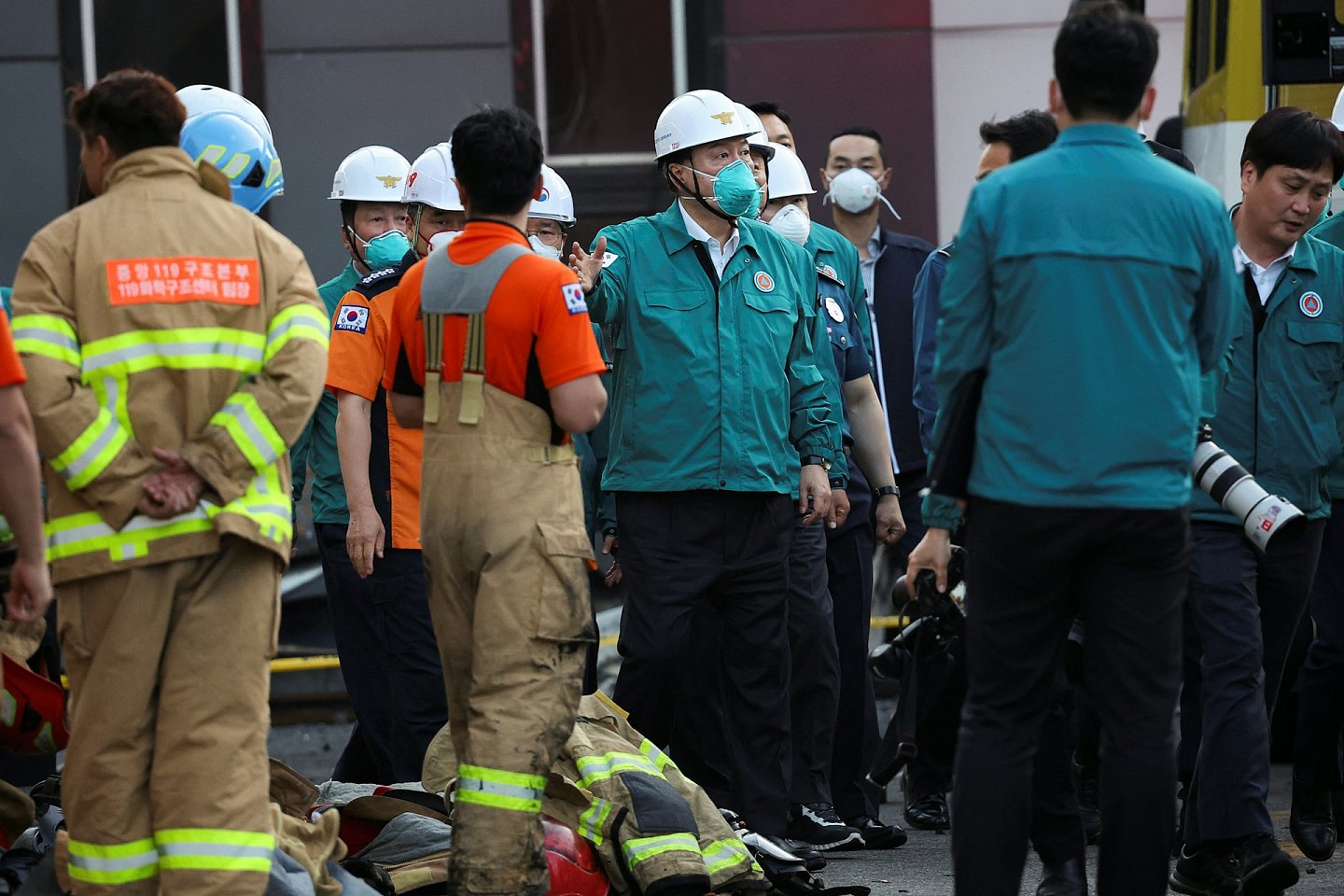韩国工厂火灾22死包括19中国人，官方：从电池冒烟至满场火焰仅15秒（视频/组图） - 2