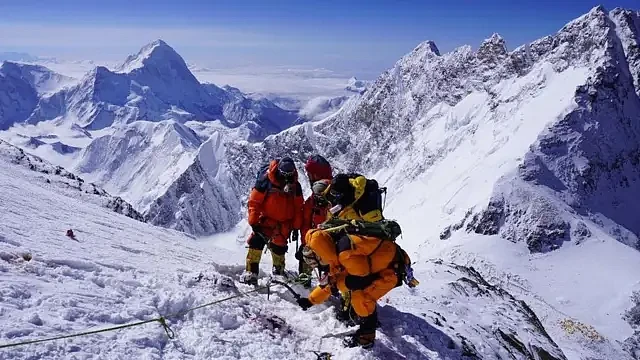 喜马拉雅山：如何从“死亡地带”运回遇难登山者遗体（组图） - 1