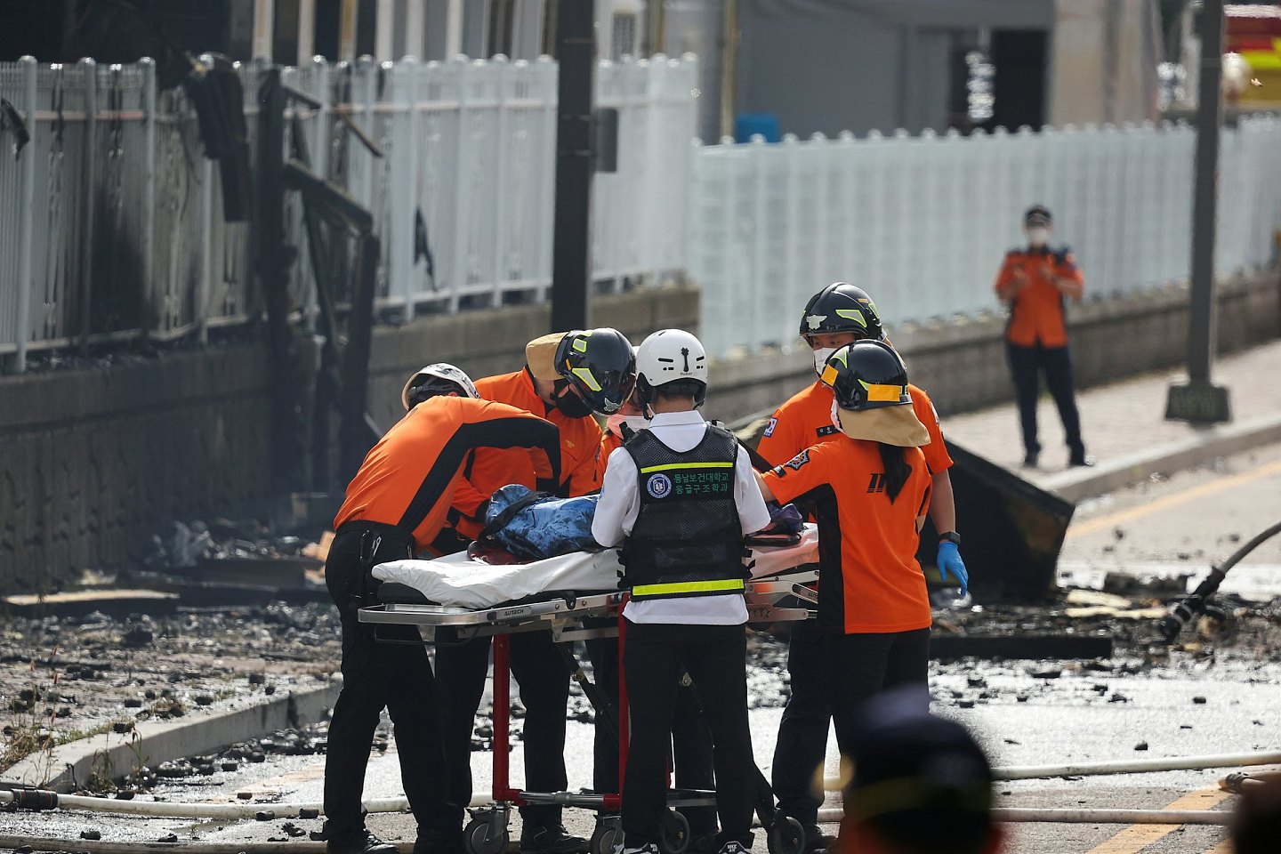 韩国工厂火灾22死包括19中国人，官方：从电池冒烟至满场火焰仅15秒（视频/组图） - 5