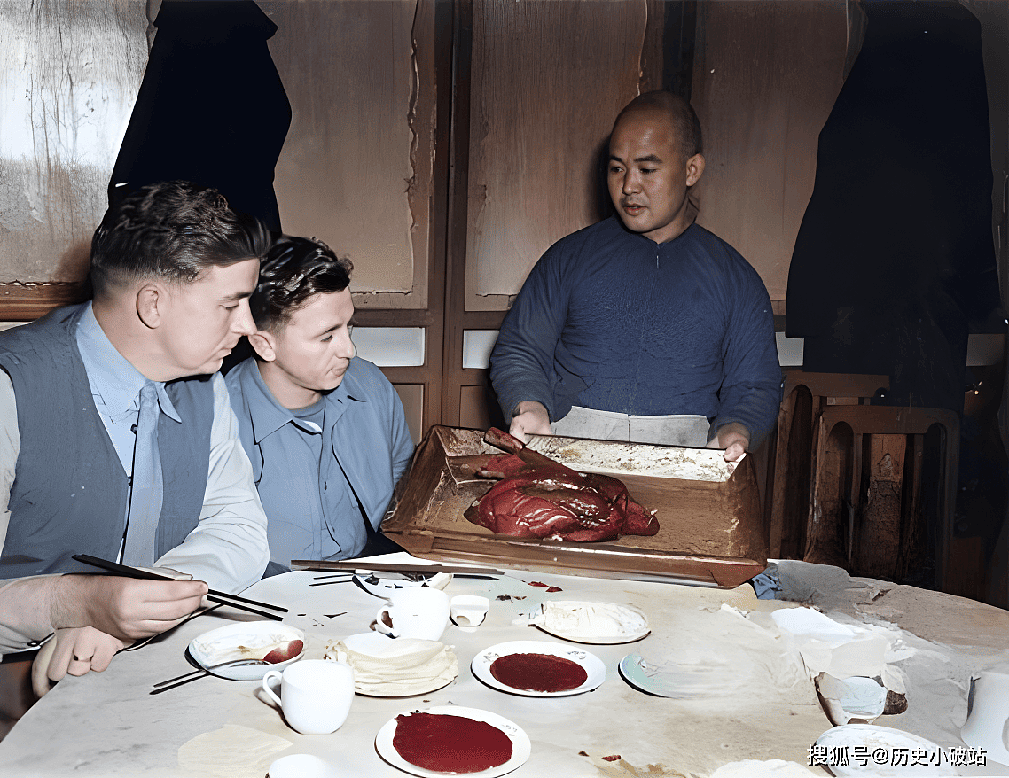 老照片舌尖上的外交：美国大兵体验北京烤鸭文化（组图） - 5