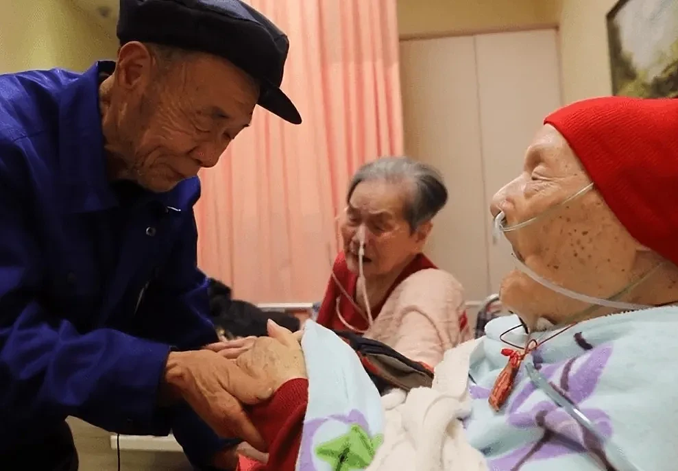 【情感】98岁台湾老兵寻子70年终相聚，79岁儿子婉拒遗产，遗憾“此生未能尽孝”（组图） - 15