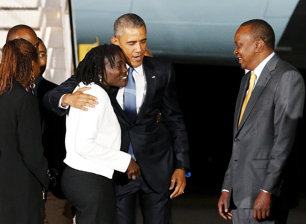 奥巴马“同父异母”家姐声援肯亚示威中催泪弹！民众不满加税警实弹驱散致5死（组图） - 11