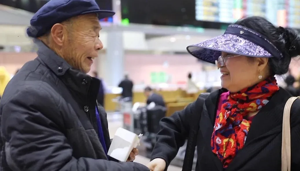 【情感】98岁台湾老兵寻子70年终相聚，79岁儿子婉拒遗产，遗憾“此生未能尽孝”（组图） - 14