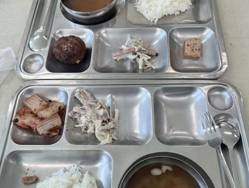 中国留学生在韩国大学食堂多吃两片肉，居然被公示？菜色还没海底捞小料丰富（组图） - 18