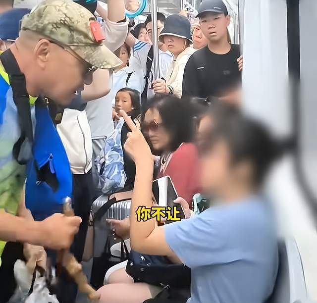 年龄不是护身符，拘留！北京65岁老人地铁内袭扰女乘客，引发众怒（视频/组图） - 6