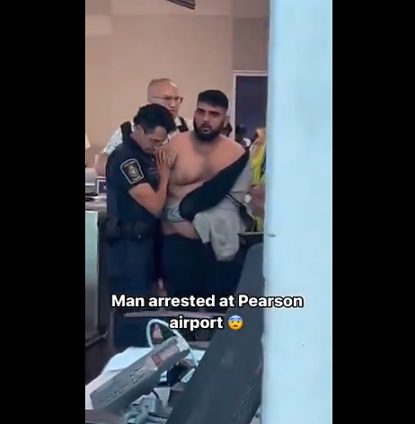 全网疯传！24岁男子脱光衣服大闹机场，警方当场逮捕（组图） - 3