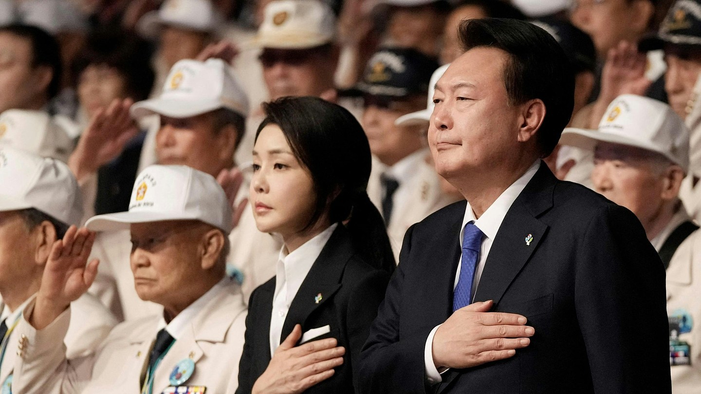 韩媒：韩国逾60万人联署，要求弹劾总统尹锡悦（组图） - 4