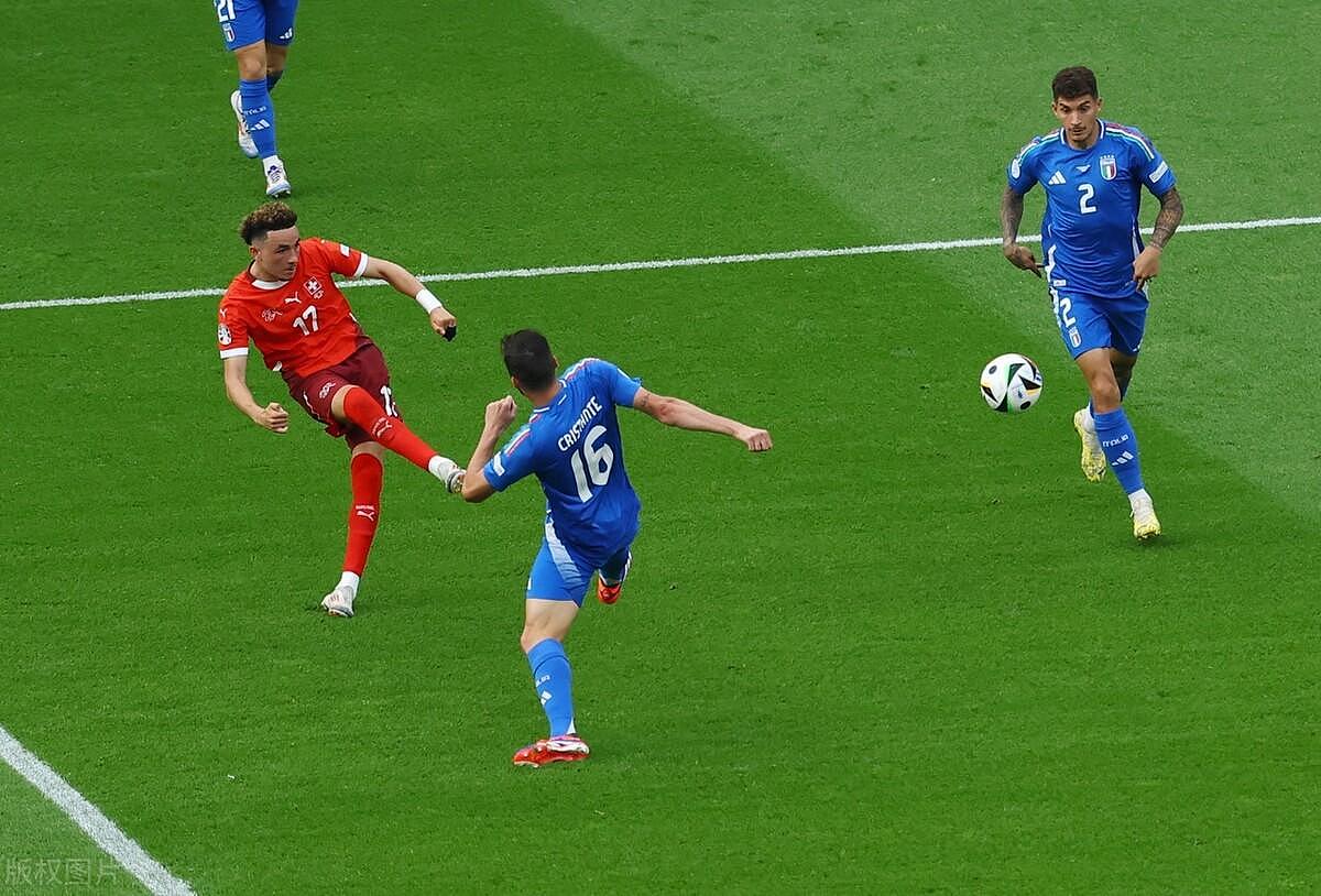 欧洲杯卫冕冠军出局！意大利0-2不敌瑞士止步16强，德国队挺进欧洲杯八强（组图） - 5