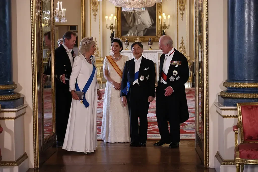 日本天皇夫妇出访英国，国宴级别招待竟然只有4道菜？网友：甚至都没有肉…（组图） - 28