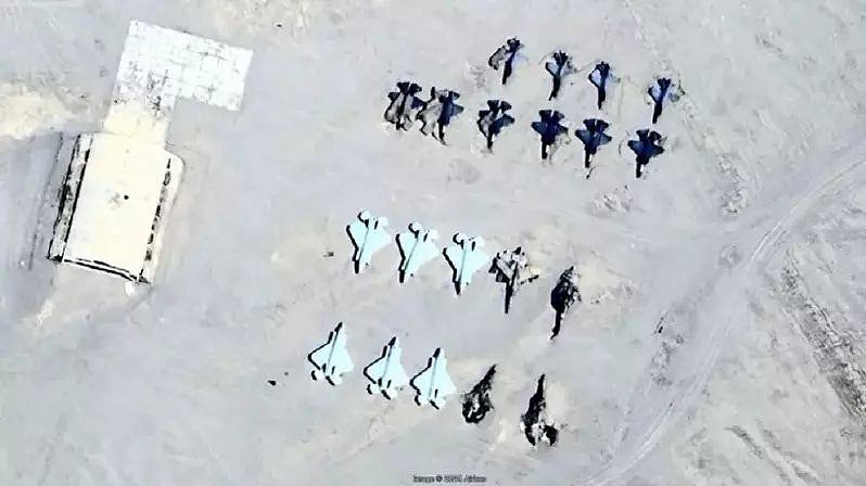 新疆沙漠靶场惊见F-22、F-35靶机！传解放军模拟攻击日本本土（组图） - 1