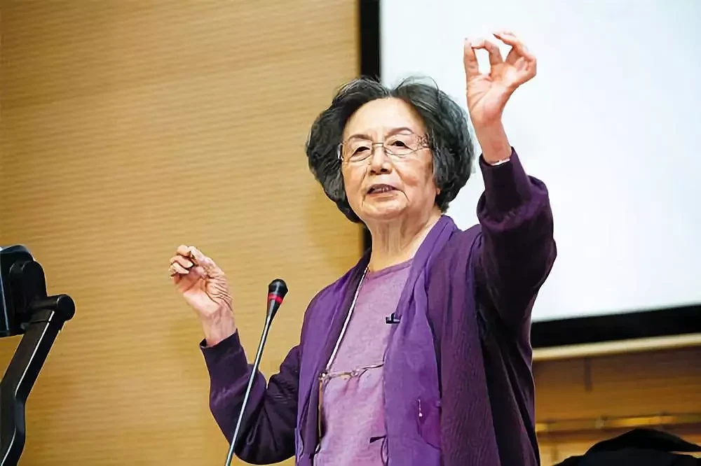 【情感】她今天100岁了！94岁前裸捐3500万，中国最后一位“穿裙子的士”（组图） - 12