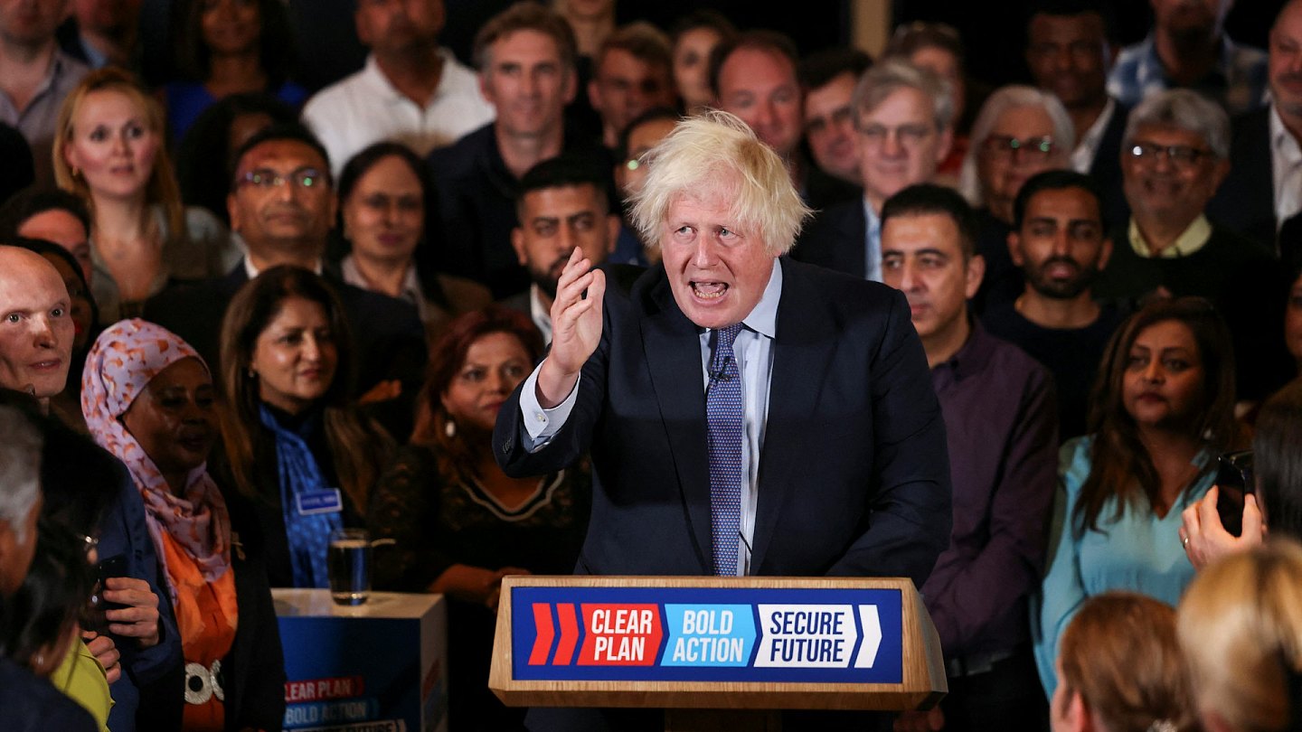 英国大选：约翰逊最后一刻现身拉票活动，呼吁支持保守党（组图） - 1