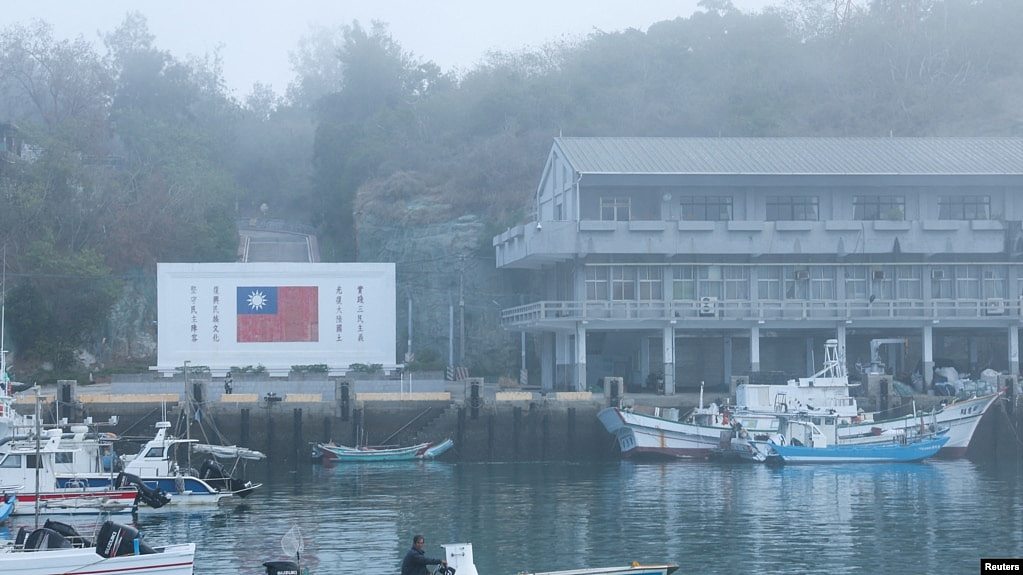 台湾渔船遭中国海警登检扣押，台湾呼吁大陆立即释放渔船及船员（图） - 1
