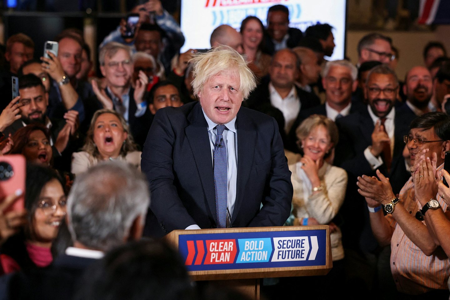 英国大选：约翰逊最后一刻现身拉票活动，呼吁支持保守党（组图） - 2