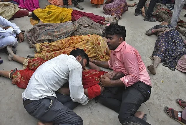 11年来最惨烈，122死150伤！万人集会爆踩踏、尸横遍野，太平间挤爆！印度总理哀悼（视频/组图） - 9