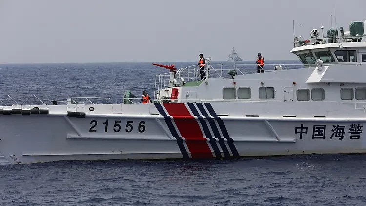 不演了！中国海警加大执法， 南驱菲律宾、中扣台湾船、北逐日本渔船（组图） - 1