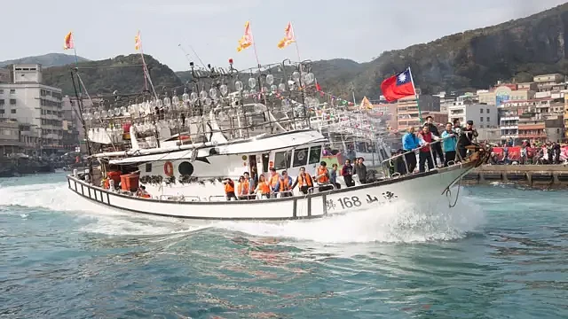 外媒：台湾渔船遭中国大陆海警带走，北京的“勇于斗争”与台北的“息事宁人”（组图） - 1